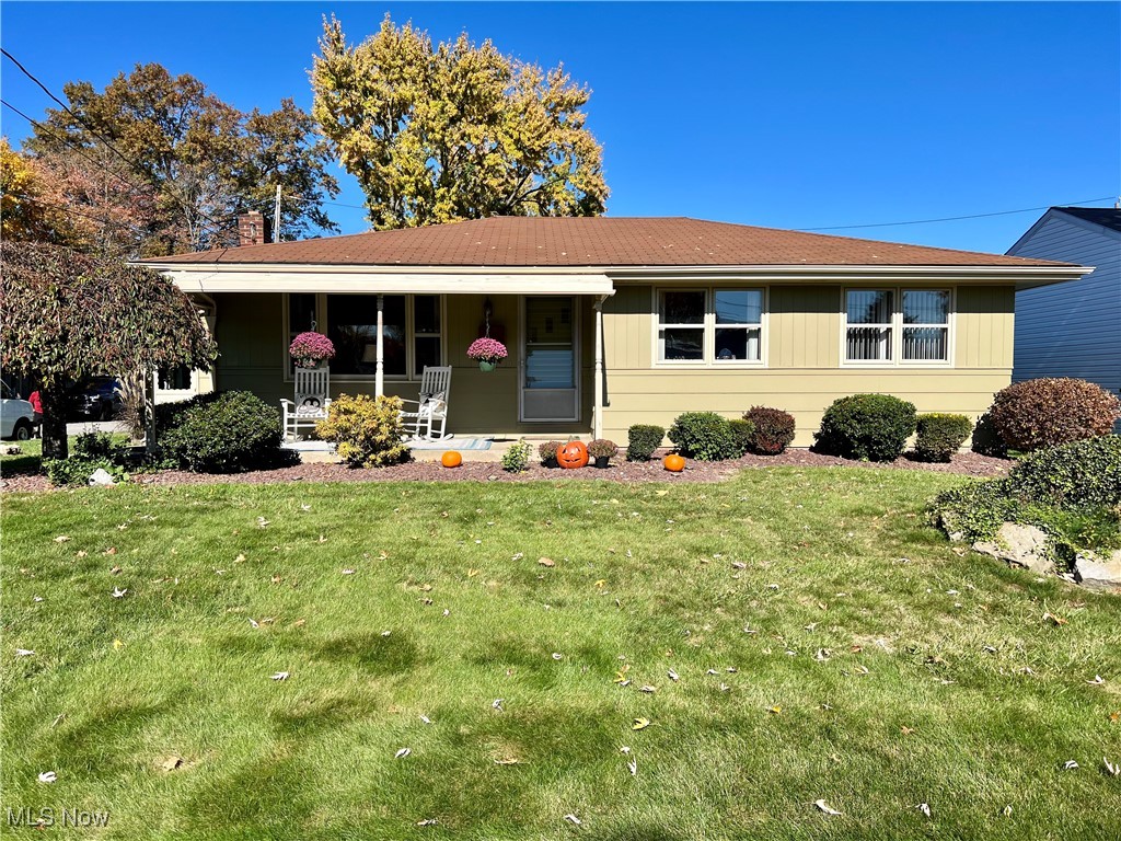 111 Helena Drive, Struthers, Ohio image 1