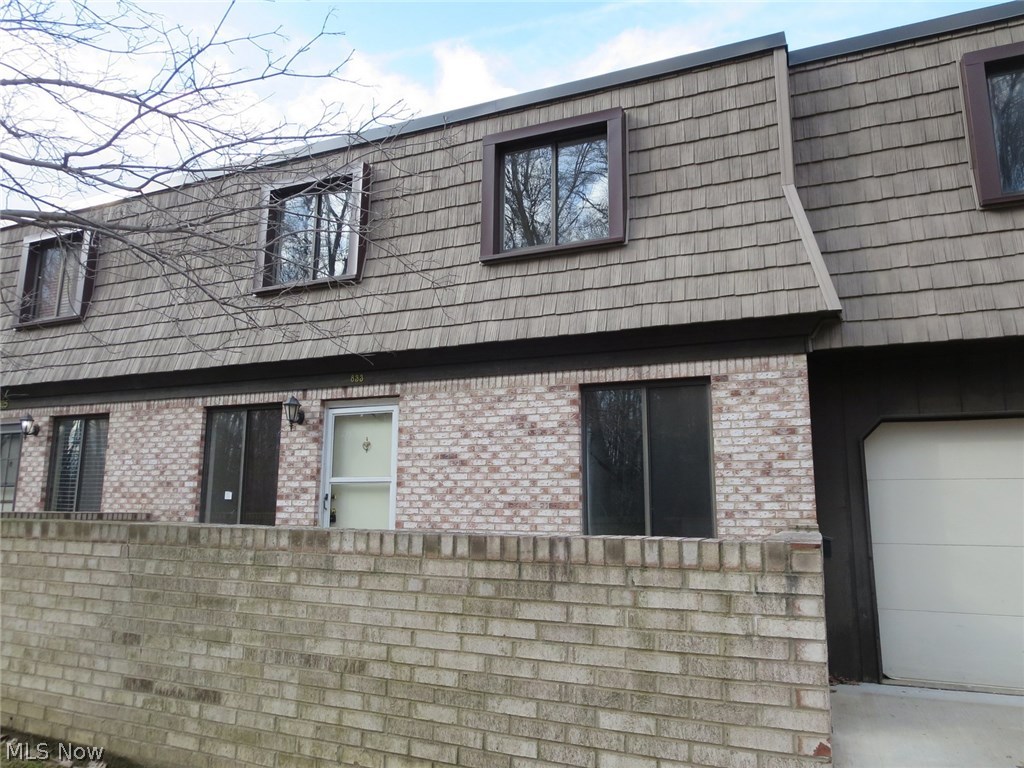 Just right 3 Bedroom, 2 Full and 1 Half Bath Condominium in Pine Crest of Broadview Heights! Freshly painted and carpeted throughout. Living Room with beautiful laminate flooring opens to Dinette. Bright Kitchen with great layout and pantry! All Bedrooms upstairs are nicely sized. Master features a walk-in closet. Full Basement hosts great storage and large recreation room. This is a Fannie Mae HomePath property