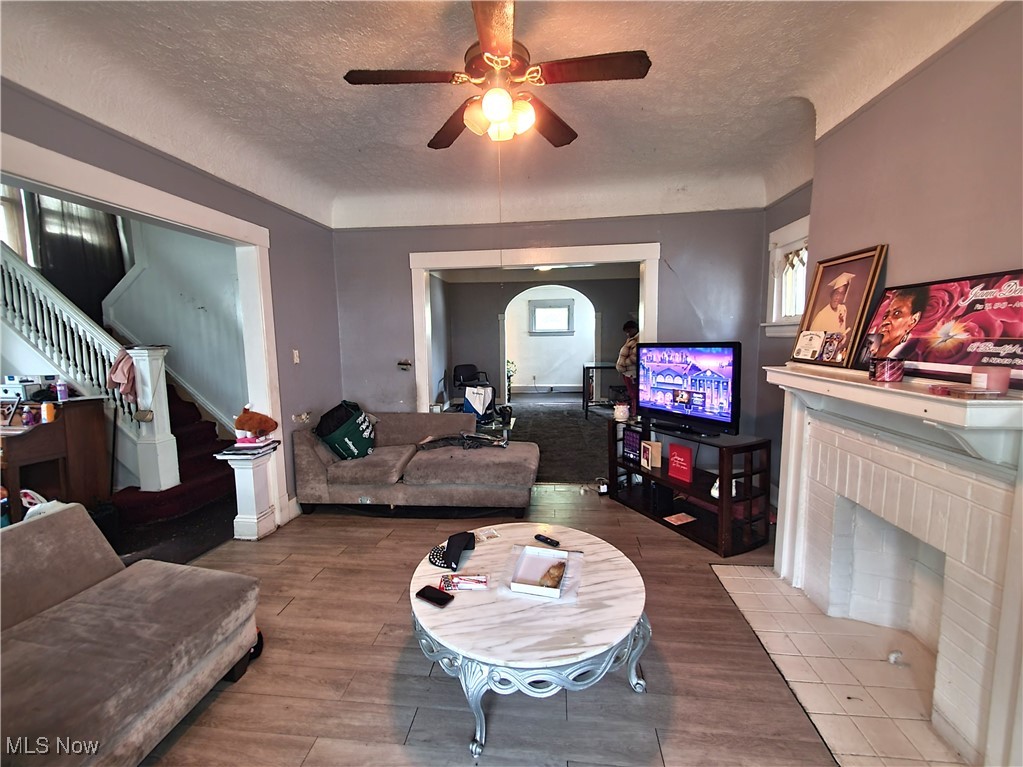 1374 E 95th Street