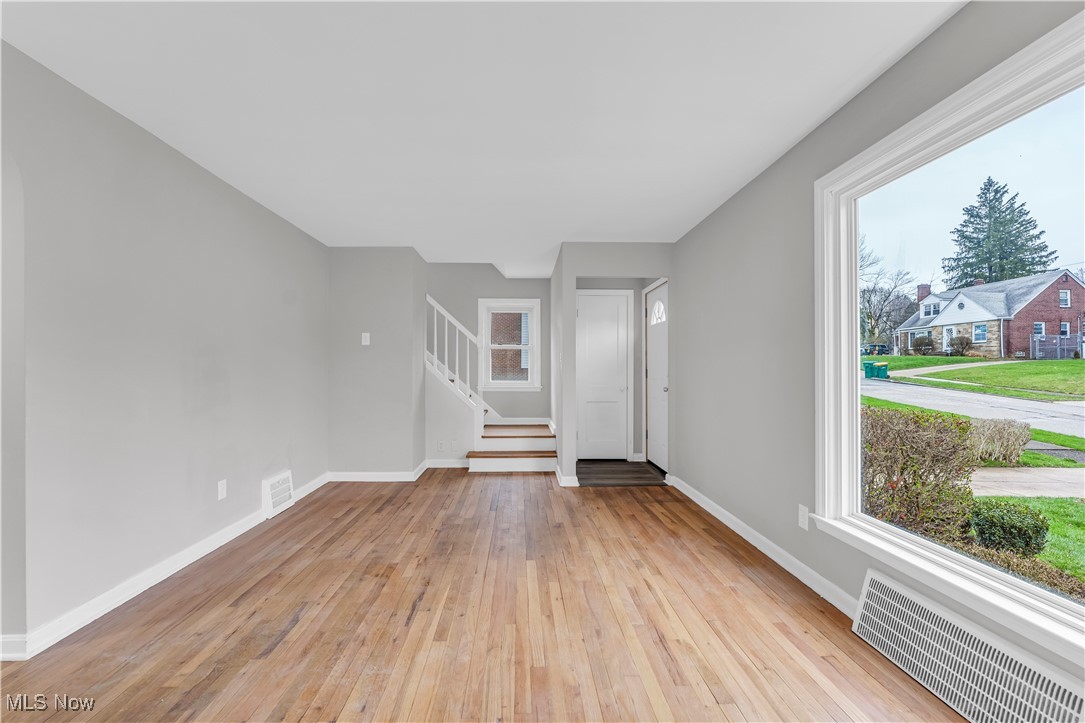 19407 Gardenview Drive, Maple Heights, Ohio image 3