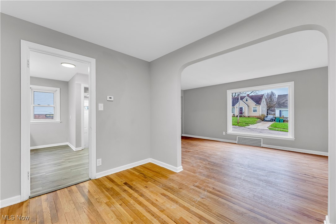19407 Gardenview Drive, Maple Heights, Ohio image 8