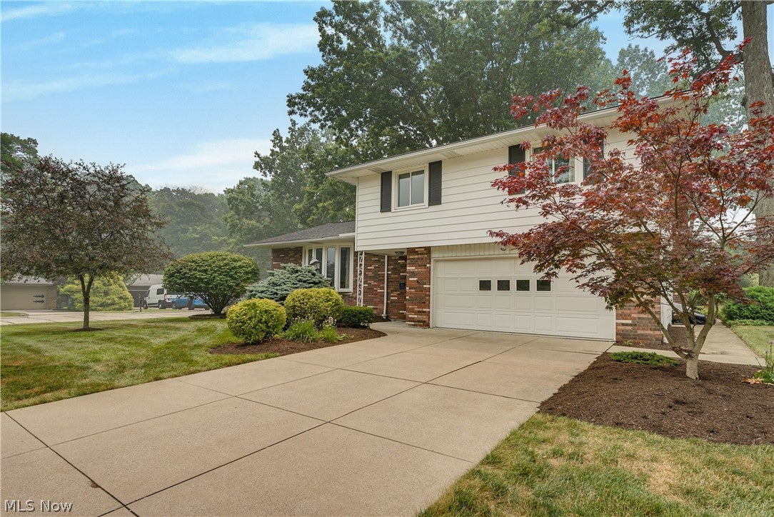 4880 Maple Hill Drive
