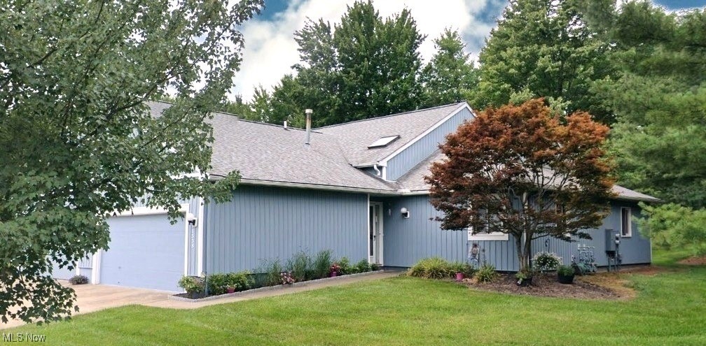 1558 Iris Glen Drive, Twinsburg, Ohio image 1