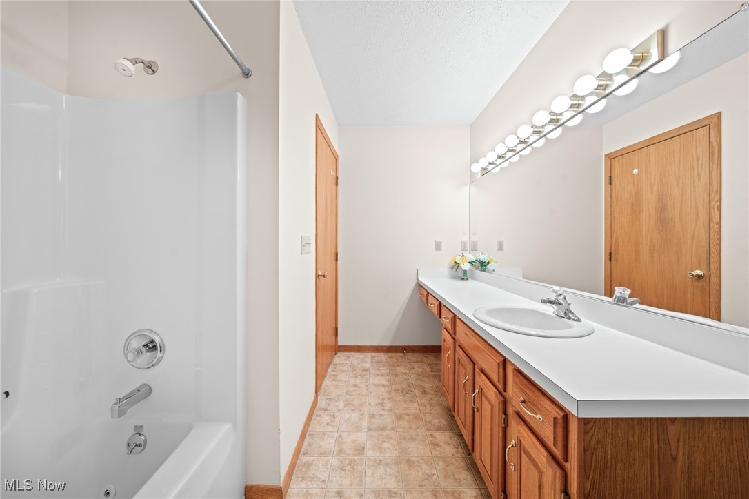1558 Iris Glen Drive, Twinsburg, Ohio image 21