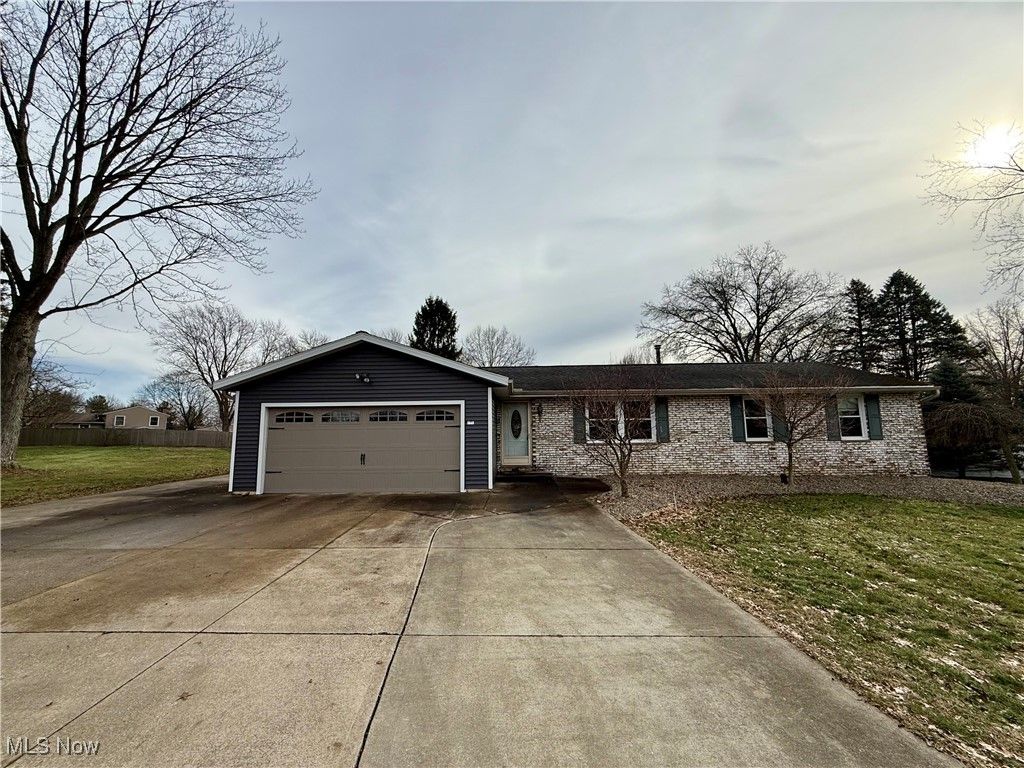 Photo of 5648 Vantage Hill Avenue NW, Massillon, OH 44646 (MLS # 5180481)