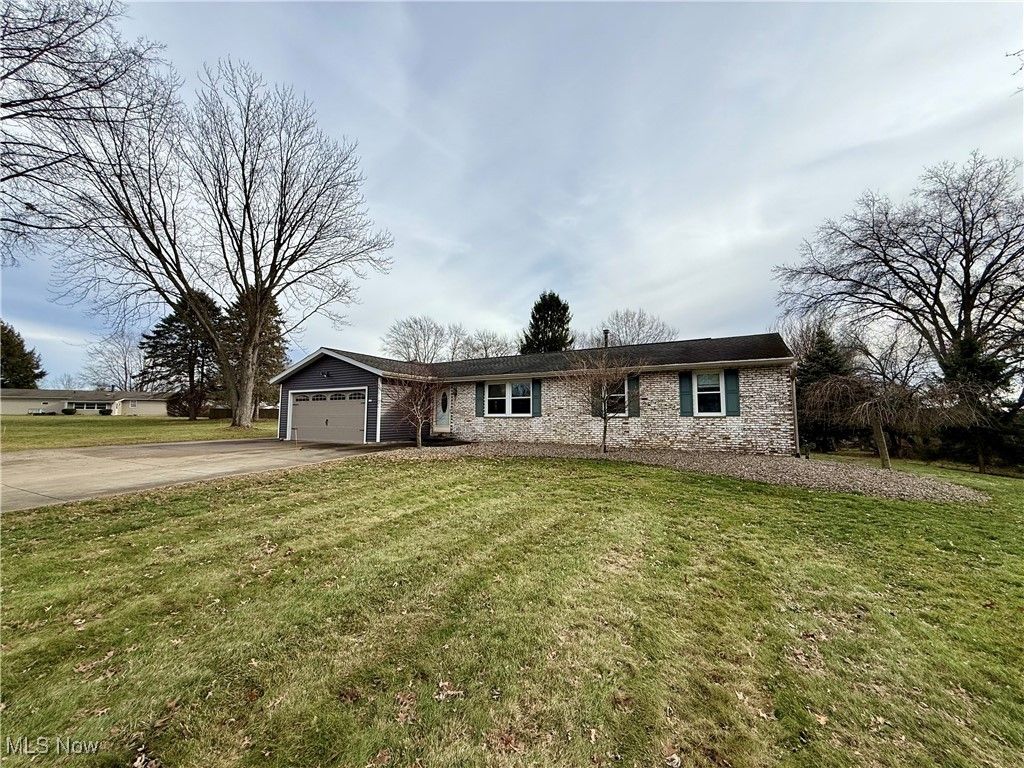 Photo of 5648 Vantage Hill Avenue NW, Massillon, OH 44646 (MLS # 5180481)