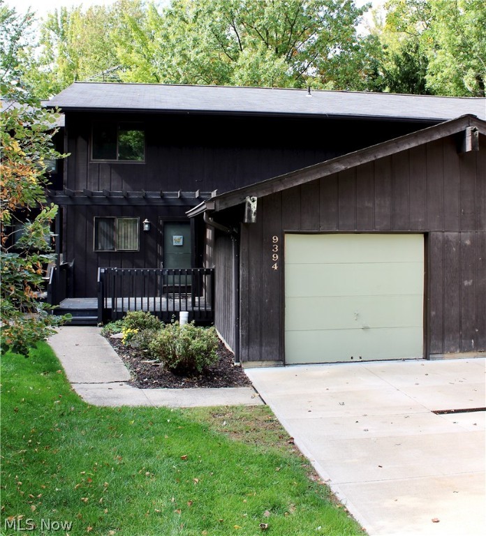 Fabulous 3 Br, 2.1 Ba Townhouse W/A Finished Walk-out Lower Level & Patio. The Large Living Room has new sliding doors leading to a private deck. Balcony Overlooking A Beautiful Wooded Area. Additional Features Include: renovated bathrooms, newer shower(2019), new LVT tile in large lower level Rec Room(2020), private patio, freshly painted in todays colors, ShipLap feature wall, 1-car Attached Garage with shelving, Newer Windows & Flooring. Enjoy the cozy front porch too! Appliance package included. Cul-de-sac unit. North Royalton Schools. Conveniently located near shopping, I-71 and I-77. Transferable home warranty available. Move in and decorate!