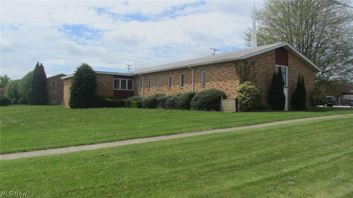 Large well maintained commercial building. Over 3700 square feet on 1st level plus full 2nd level below. Currently used as a church with fellowship hall below. Could be utilized as a dance studio, day care center, or yoga studio. Many many options for this excellent Austintown location. Near intersection of New Road and Raccoon Road.