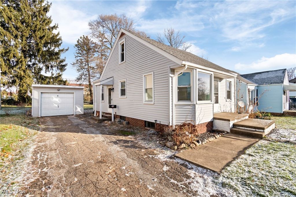 Photo of 1331 Spangler Street NE, Canton, OH 44714 (MLS # 5177283)