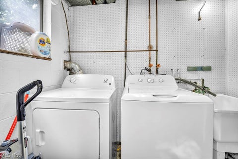 Tiny photo for 567 Eric Drive, Tallmadge, OH 44278 (MLS # 5240130)