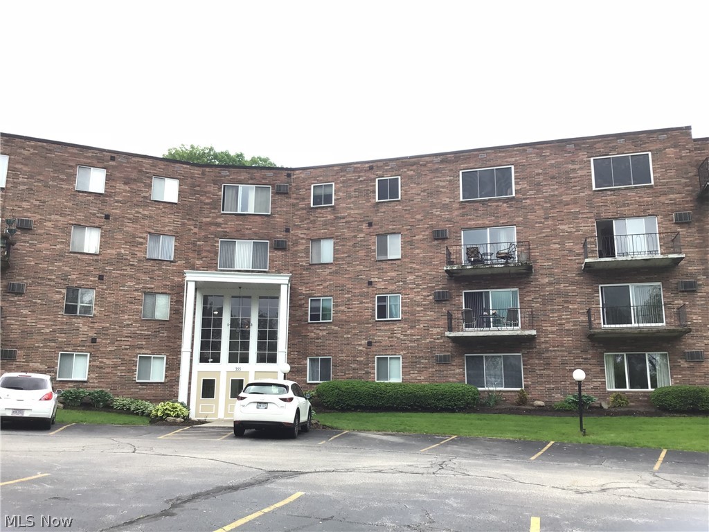Totally remodeled studio condo across from the Chagrin River and Park. Minutes from Chagrin Falls. Beautiful galley kitchen with new stainless appliances and a cool under cabinet lighting system with color changing lights. Main room will accommodate a bed and dining table. Extra room is great for a small study, extra furniture or walk in closet. Full bath and kitchen have high quality wood look vinyl floors. Great Room has new carpet and new A/C unit installed May 2019. Storage Locker and Laundry Room are right across the hall. Outdoor parking. Garage space available for an additional monthly fee. This is a must see cozy retreat!
