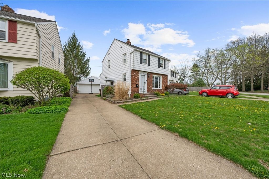 Photo of 7906 Kenton Avenue, Parma, OH 44129 (MLS # 5200873)