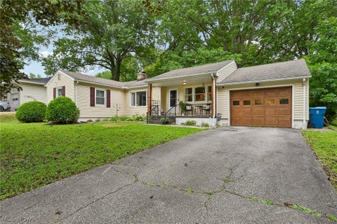 Photo of 557 Hartzell Drive, Barberton, OH 44203 (MLS # 5240133)