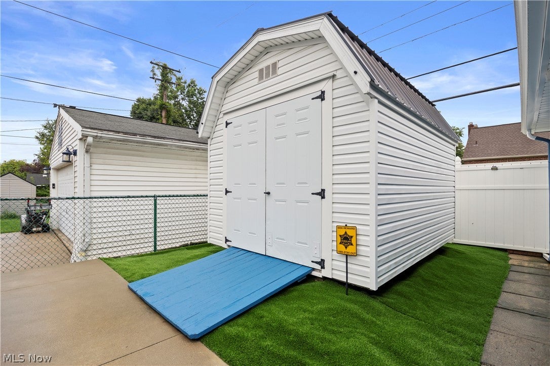 3569 Warren Road