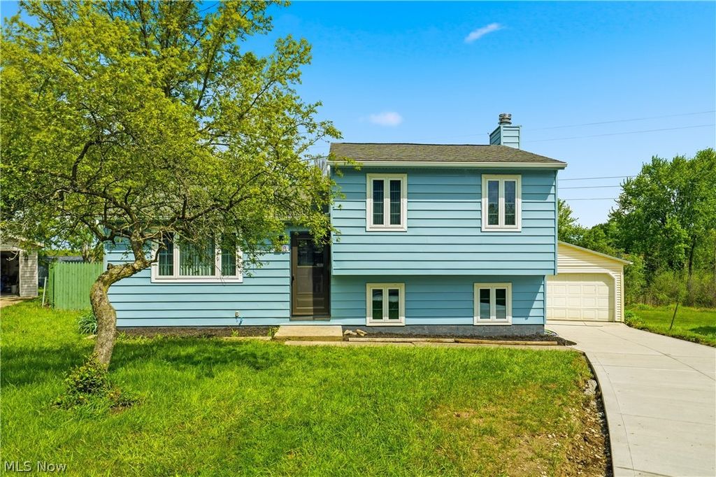 Photo of 668 Westbrook Court, Ravenna, OH 44266 (MLS # 5209931)