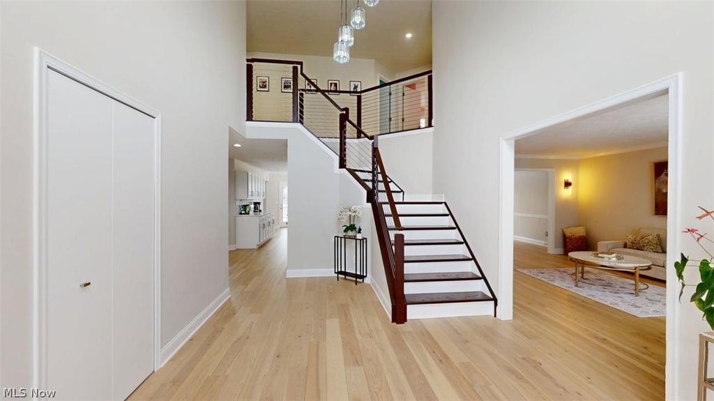 Photo of 608 Dewitt Drive, Highland Heights, OH 44143 (MLS # 5201706)