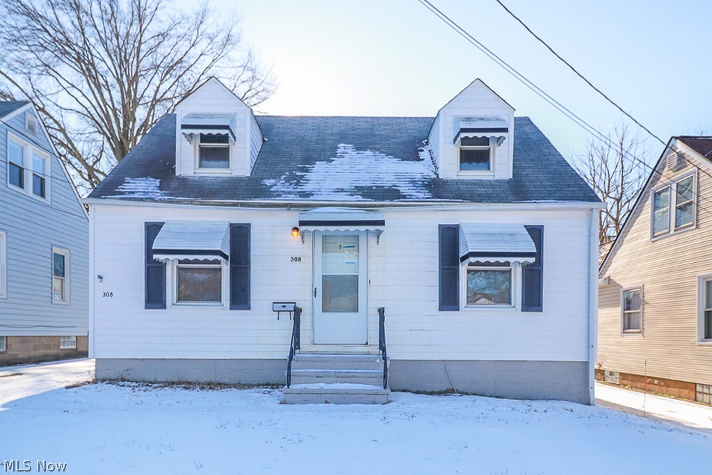Beautiful 4 bedroom, 1 bath Cape Cod with fresh paint, hardwood floors, ceiling fans, central air, new carpet, built-ins in upstairs bedrooms, partially finished basement and 2 car detached garage.
ALL RENT RATES ARE PRICED FOR 24 MONTH LEASES. Contact our office for 12 month lease rates.