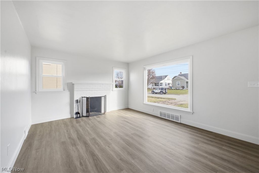 Photo of 227 E Wilson Street, Struthers, OH 44471 (MLS # 5191749)