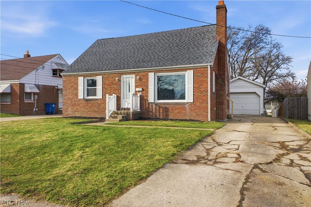 Photo of 227 E Wilson Street, Struthers, OH 44471 (MLS # 5191749)