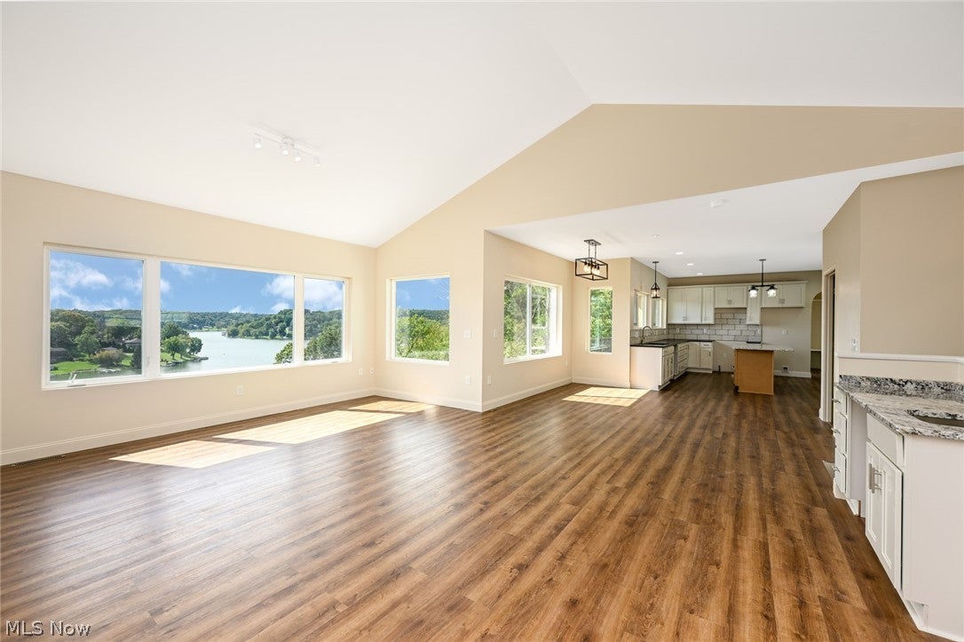 15 Huron Trail