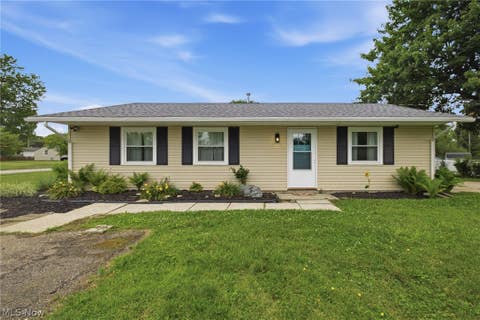 Homes For Sale - 118 Sherwood Drive<br/> Lexington, OH 44904
