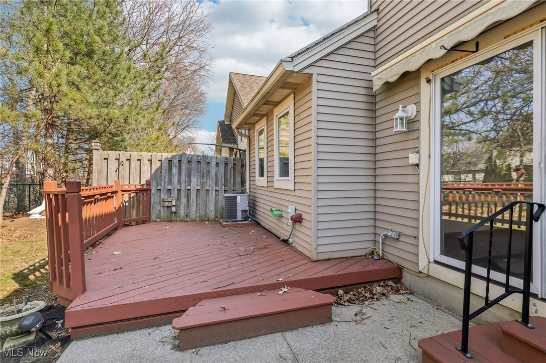 125 Ambleside Way, Amherst, Ohio image 9