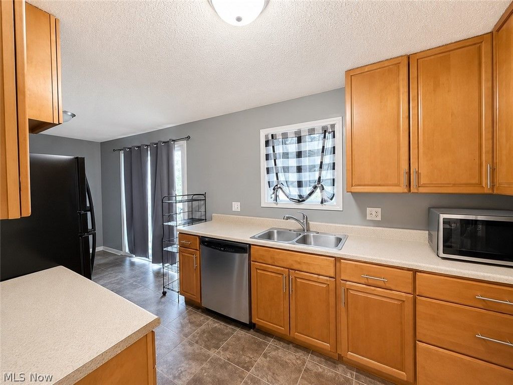 Photo of 5019 Comstock Drive, Columbus, OH 43232 (MLS # 5225181)