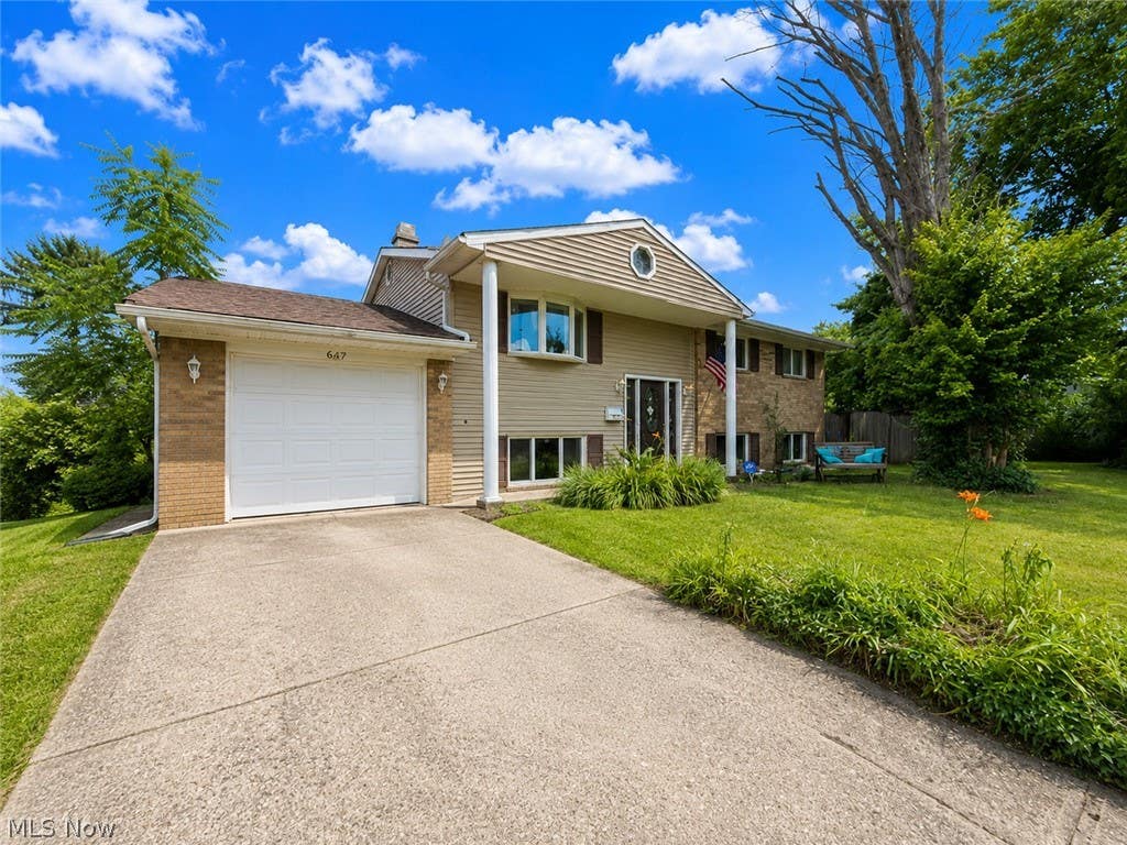 Photo of 5019 Comstock Drive, Columbus, OH 43232 (MLS # 5225181)
