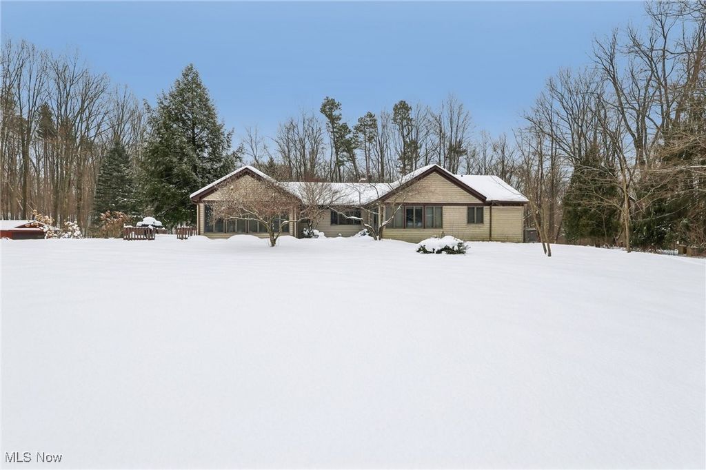 Photo of 6023 Pioneer Trail Trl, Hiram, OH 44234 (MLS # 5185221)