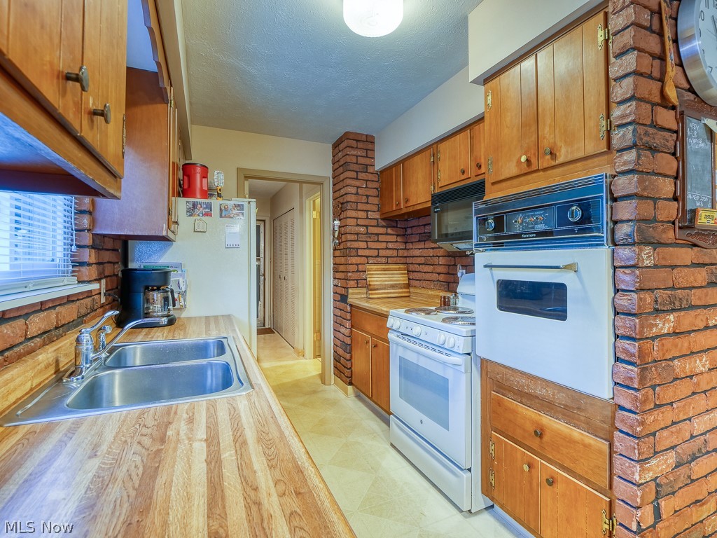 K & L Builders Inc Breezewood - Residential