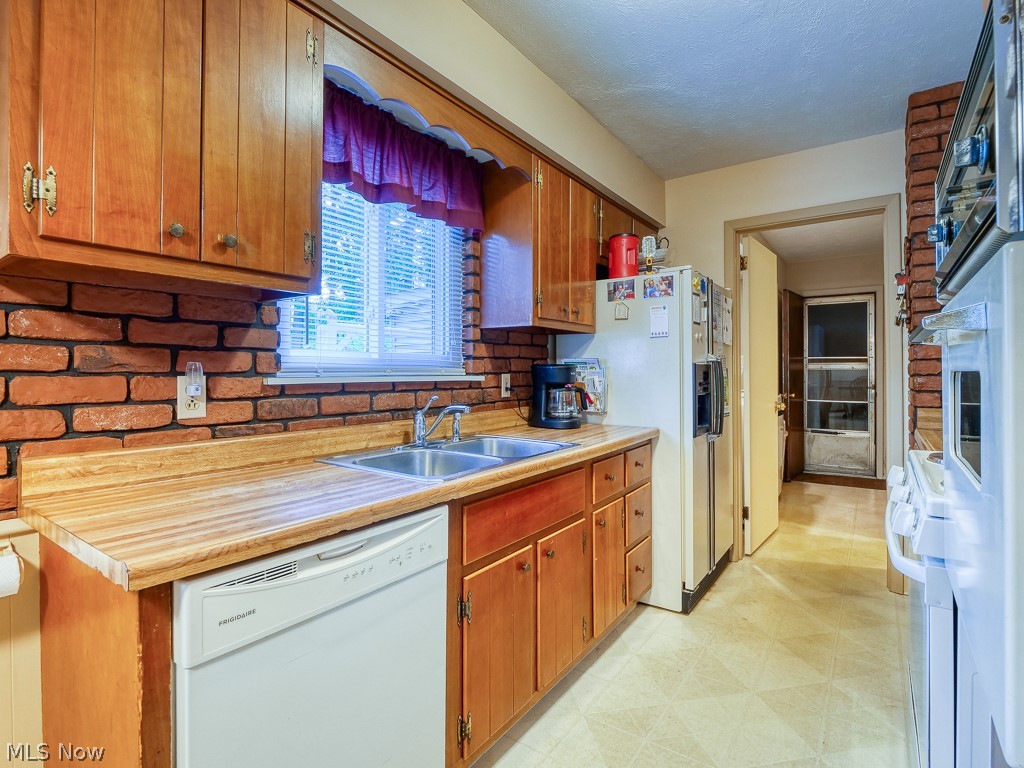 K & L Builders Inc Breezewood - Residential