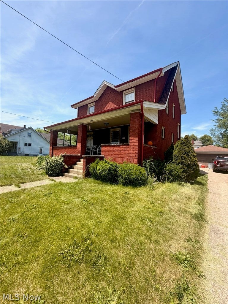 Photo of 1350 E Florida Avenue, Youngstown, OH 44502 (MLS # 5217919)