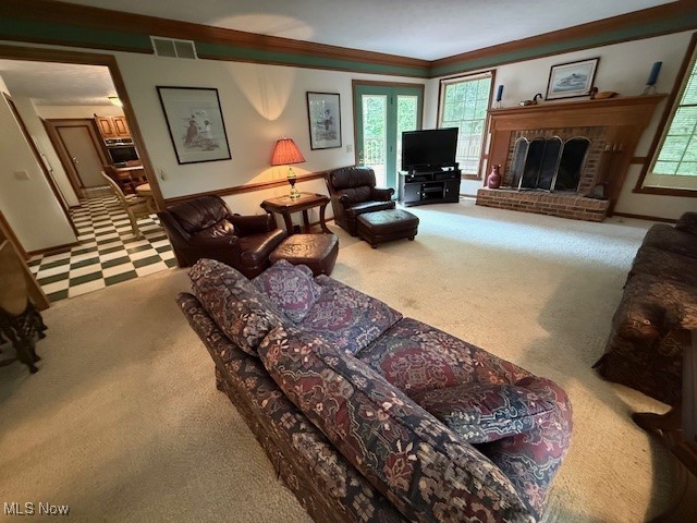 Main image without alt text