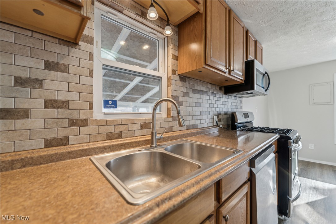 254 Oakwood Street, Elyria, Ohio image 17