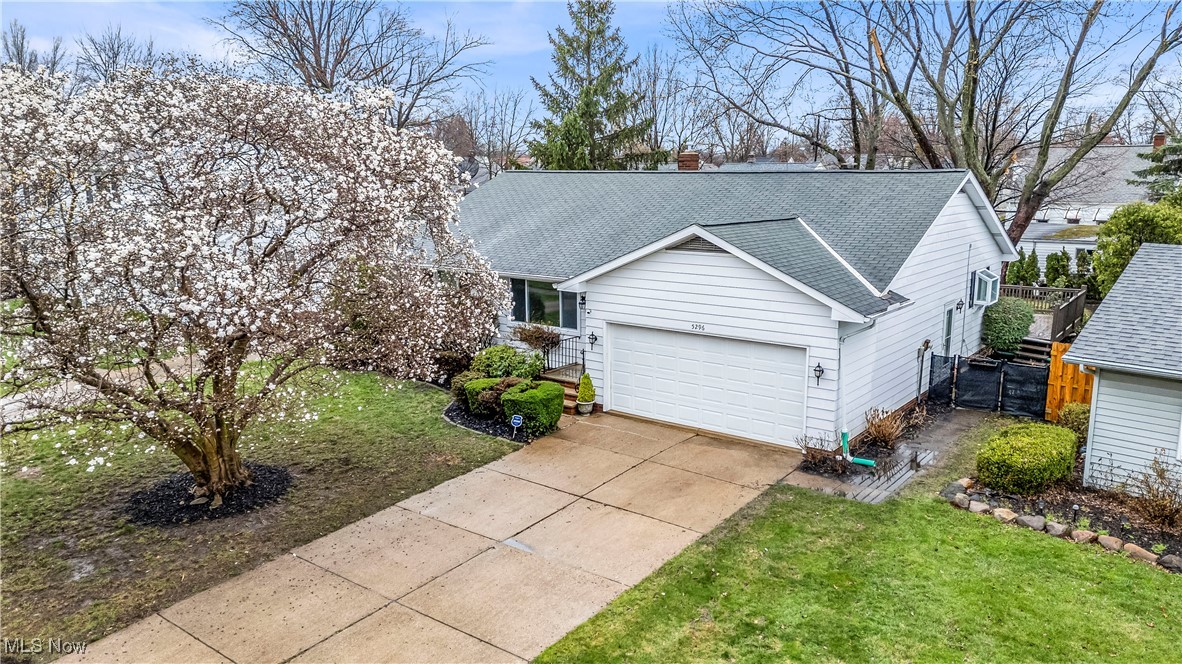5296 Oak Ridge Drive, Willoughby, Ohio image 1