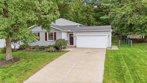 Homes For Sale - 10487 Belleau Drive<br/> Twinsburg, OH 44087