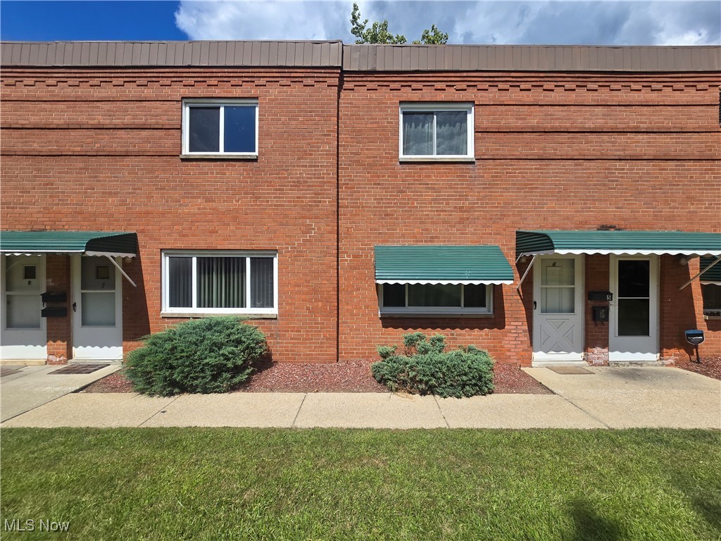 Check out this clean ,move-in ready two-bedroom, one-bath townhome in the historical City of Bedford. This townhome is cozy & ideal for a first time homebuyer or investor seeking to expand their portfolio. Freshly painted throughout, new carpet & kitchen appliances included. The floor plan offers in-unit laundry for added ease and efficiency. Enjoy the semi-private patio/backyard space, perfect for relaxing or entertaining. This townhome is a wonderful turn key opportunity!