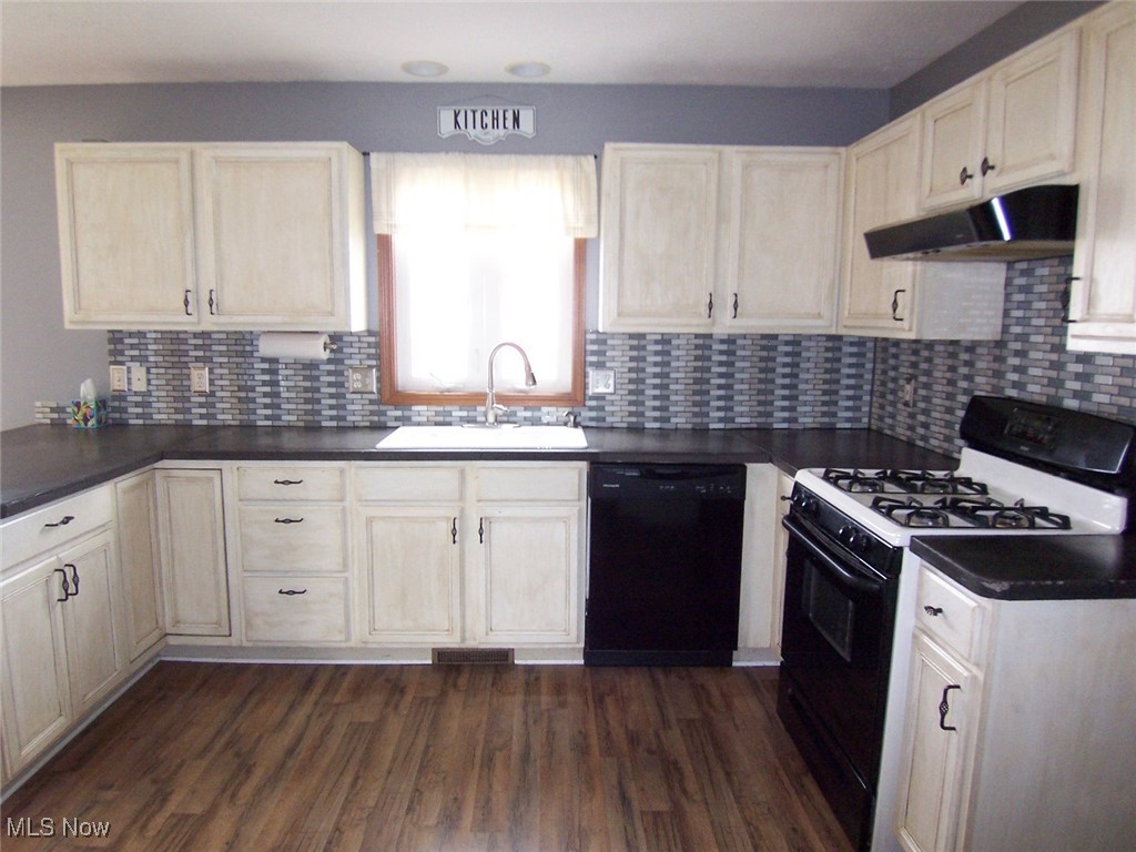 7078 Oak Tree Drive, Lorain, Ohio image 11