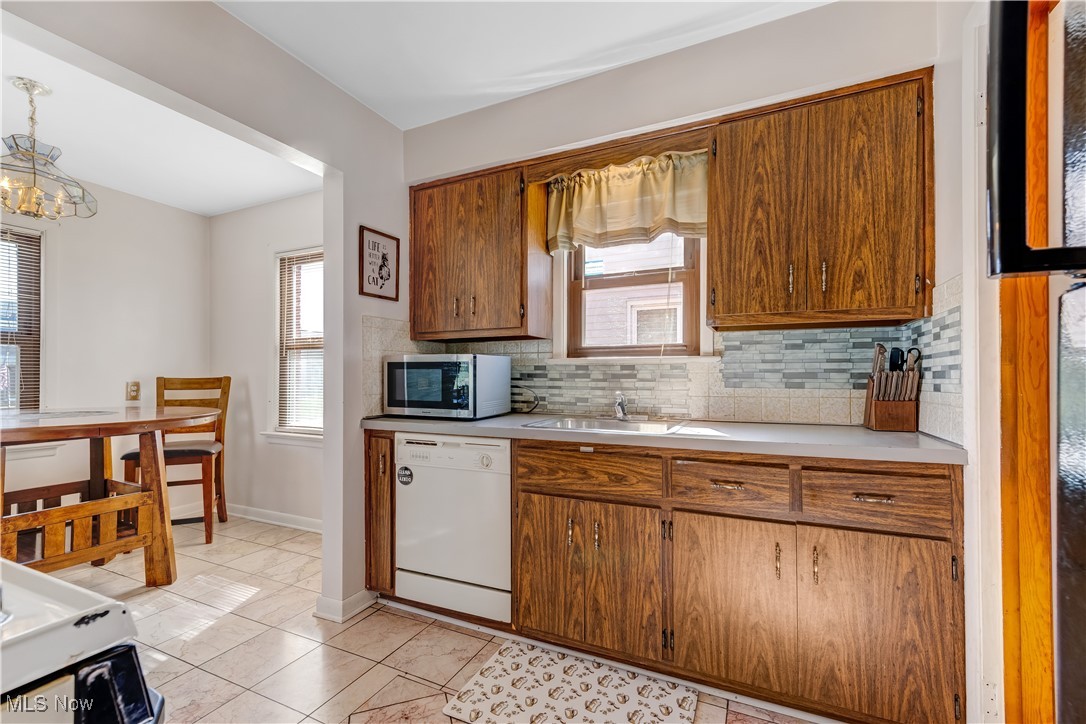 6402 Gerald Avenue, Parma, Ohio image 8