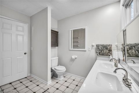 Tiny photo for 11870 Chamberlain Road, Aurora, OH 44202 (MLS # 5187924)