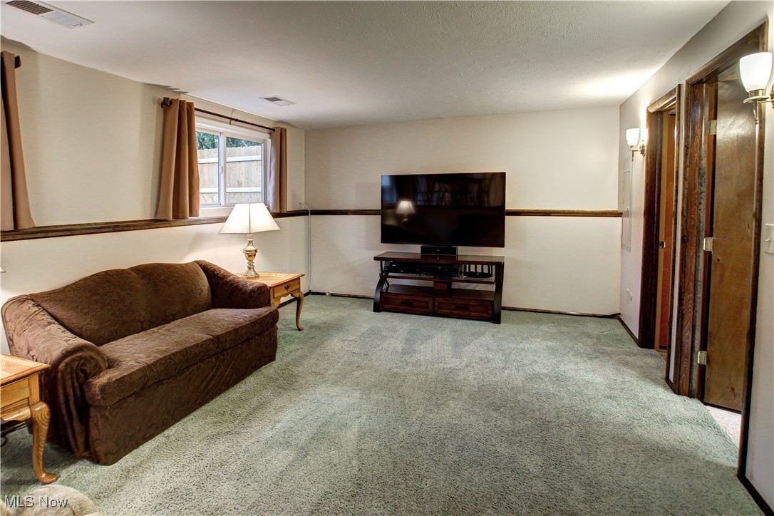 9603 Munich Drive, Parma, Ohio image 24