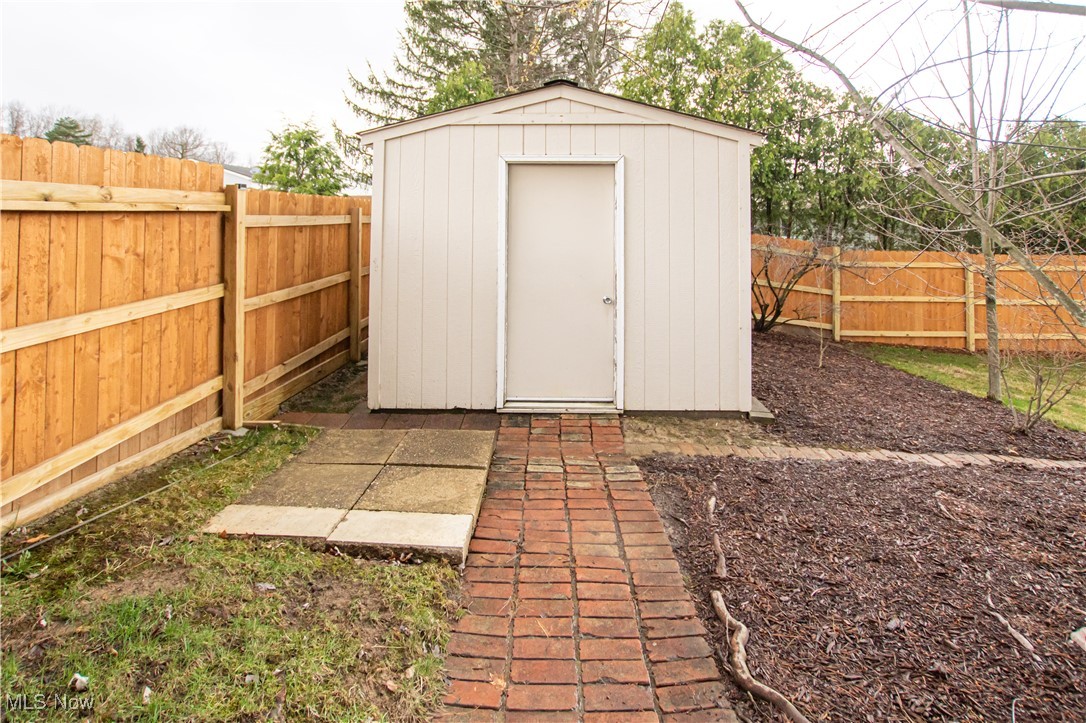9603 Munich Drive, Parma, Ohio image 32