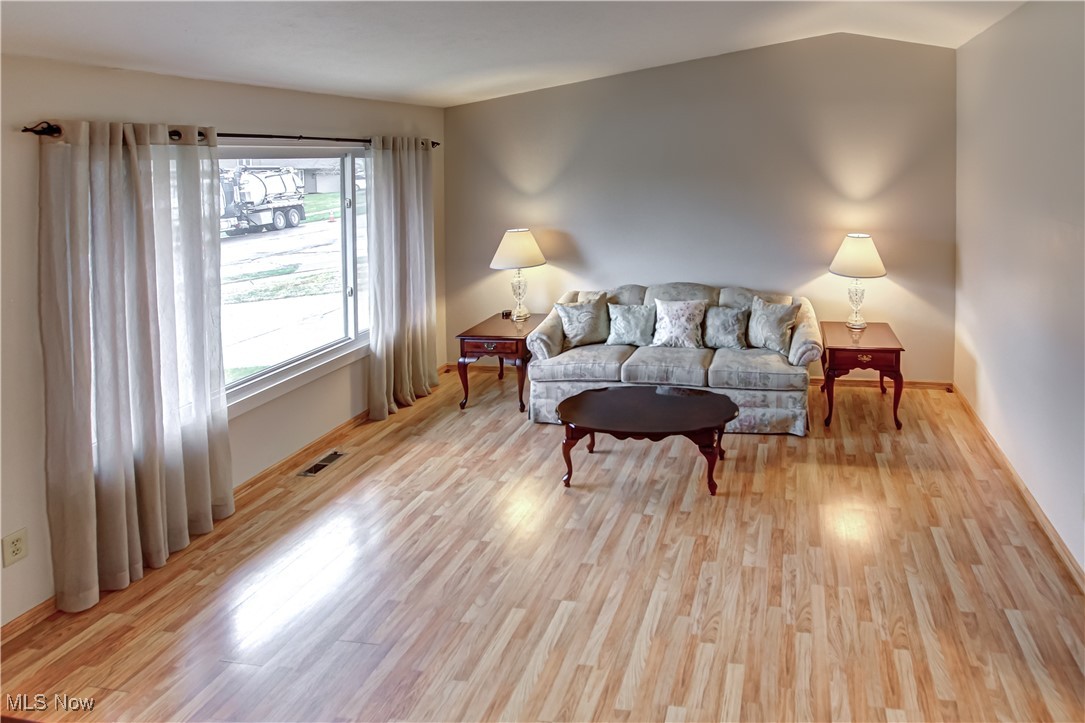9603 Munich Drive, Parma, Ohio image 8