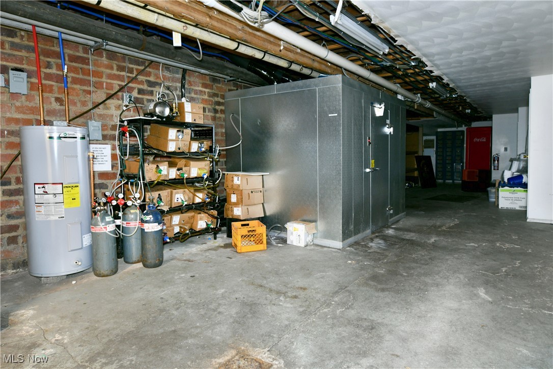 City/Youngstown - Commercial Sale