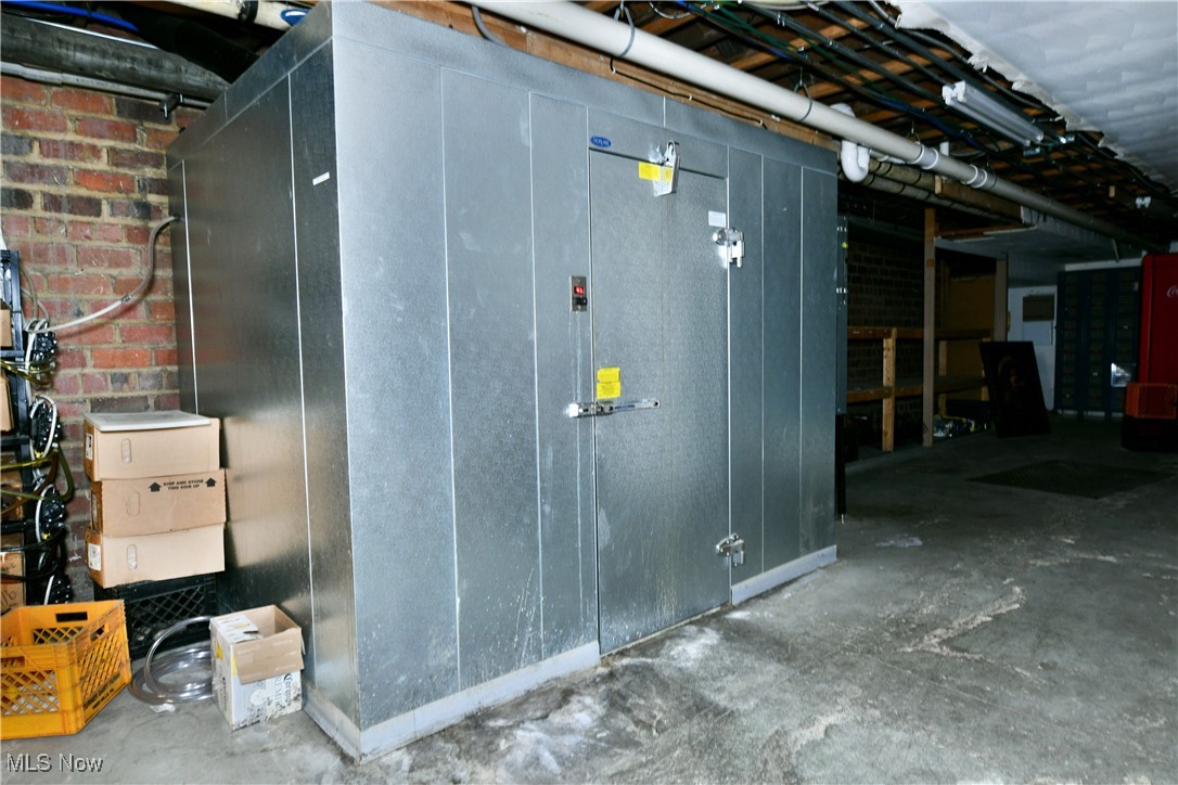 City/Youngstown - Commercial Sale