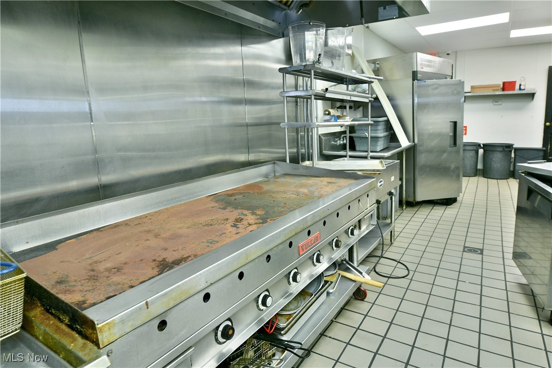 City/Youngstown - Commercial Sale