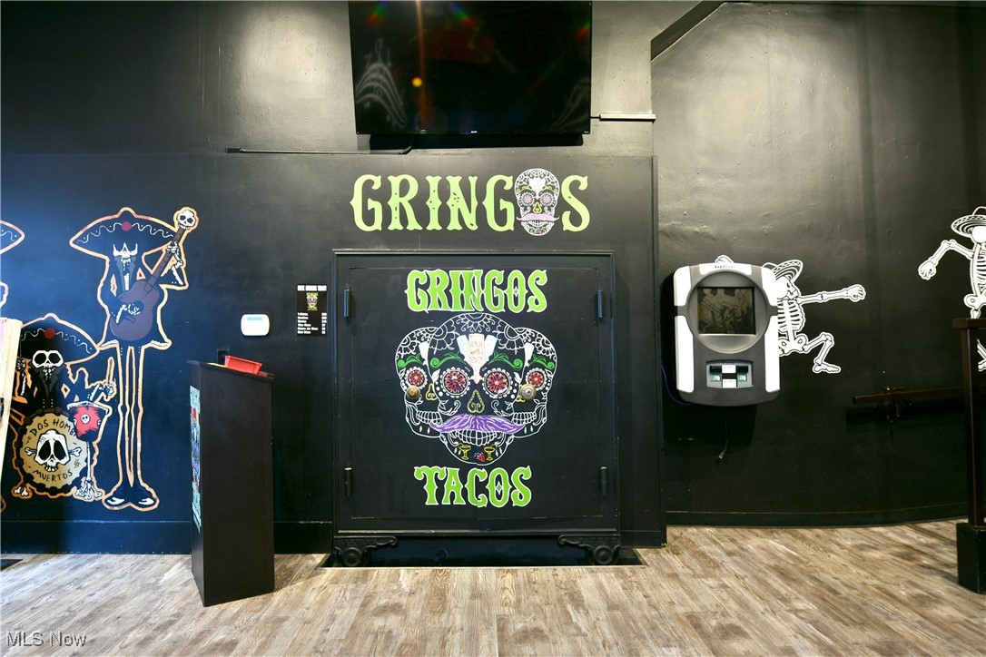 City/Youngstown - Commercial Sale