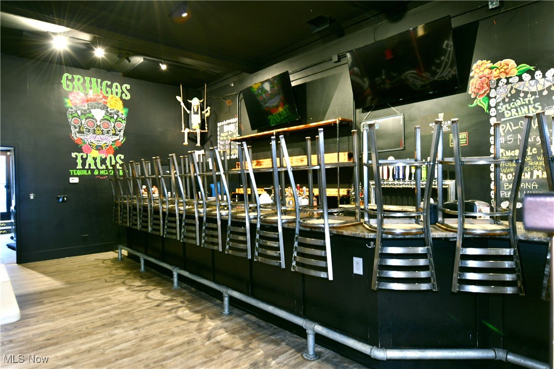 City/Youngstown - Commercial Sale