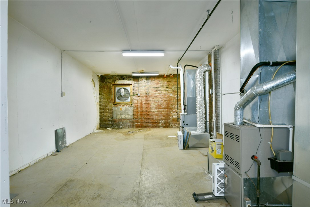 City/Youngstown - Commercial Sale