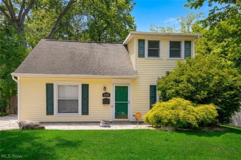 Homes For Sale - 2324 Suncrest Drive<br/> Cuyahoga Falls, OH 44221